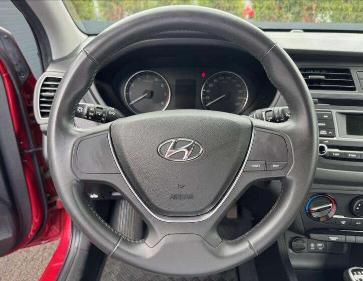 Hyundai i20 16