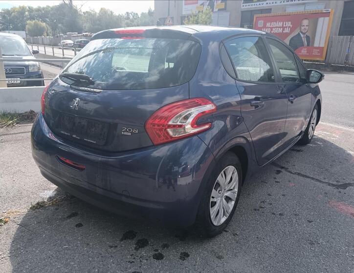 Peugeot 208 10