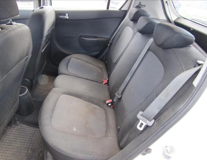 Hyundai i20 10
