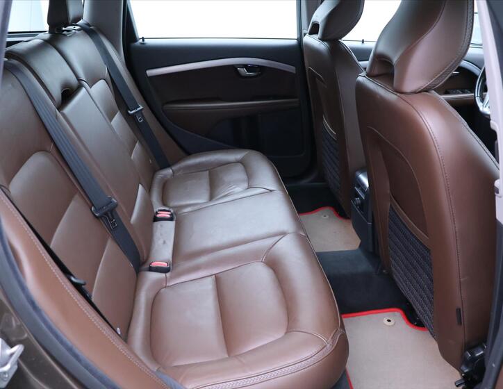 Volvo XC70 16