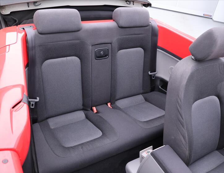 Volkswagen New Beetle 18
