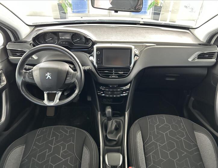 Peugeot 2008 8