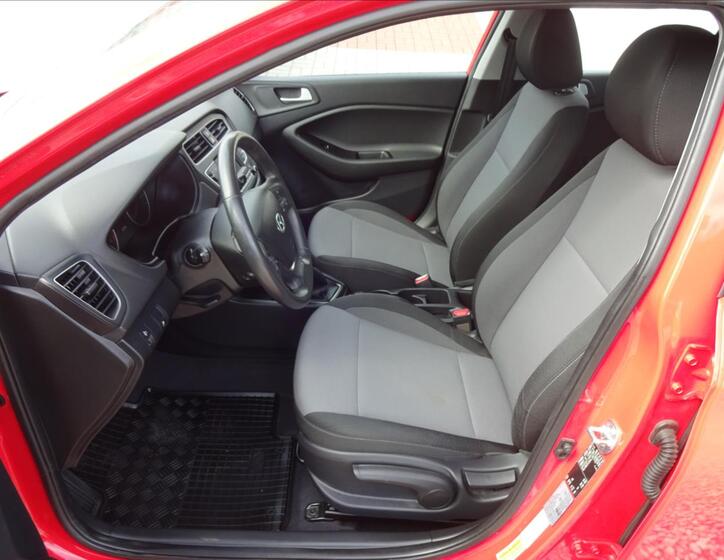 Hyundai i20 16
