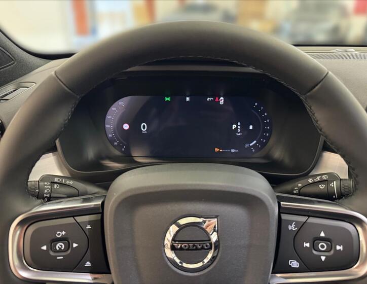 Volvo XC40 8