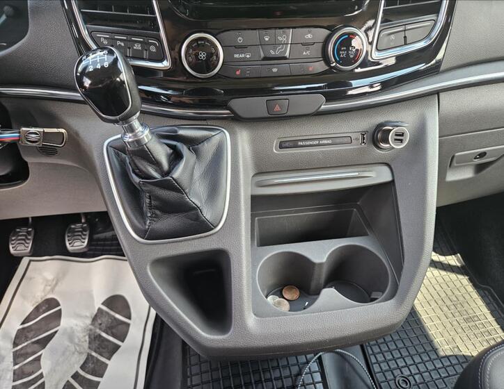 Ford Tourneo Custom 11
