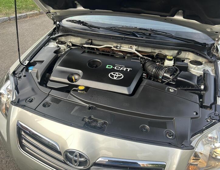 Toyota Avensis 74