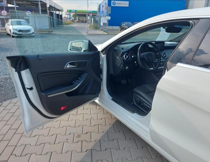 Mercedes-Benz CLA 8