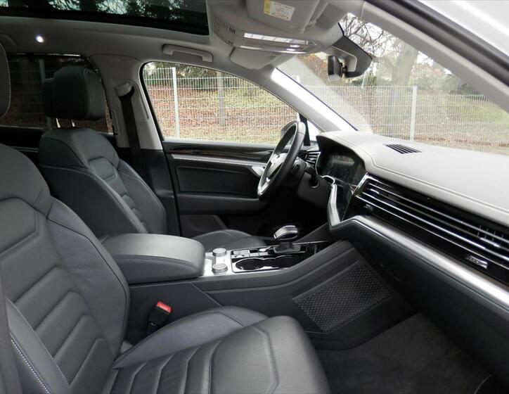 Volkswagen Touareg 12