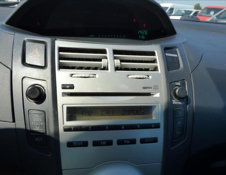 Toyota Yaris 16