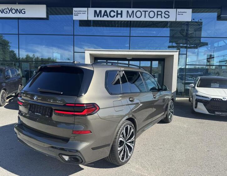 BMW X7 8