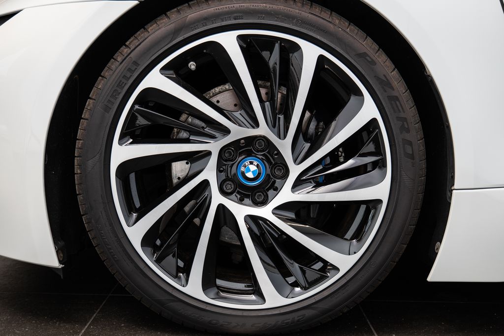 BMW i8