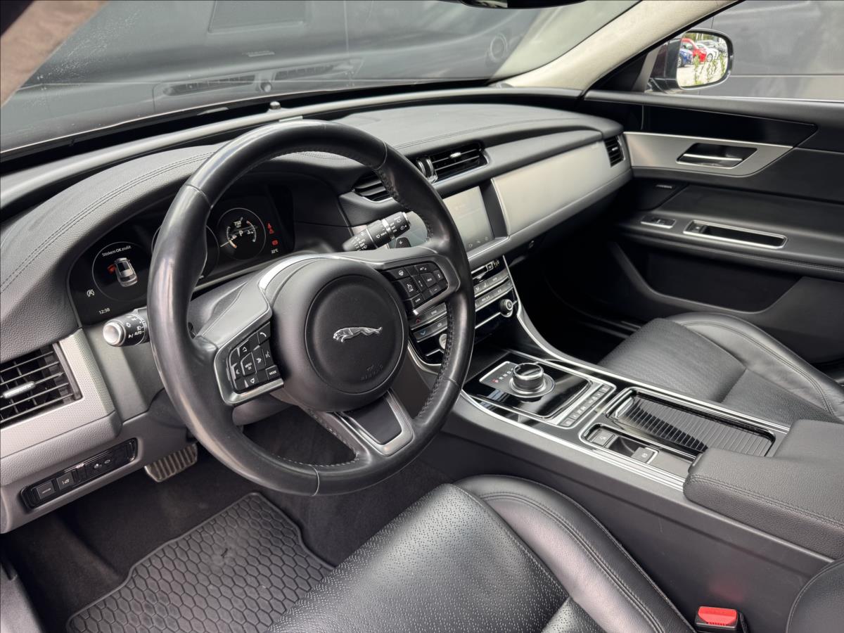 Jaguar XF