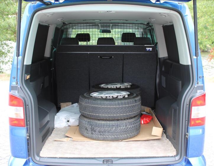 Volkswagen Caravelle 11
