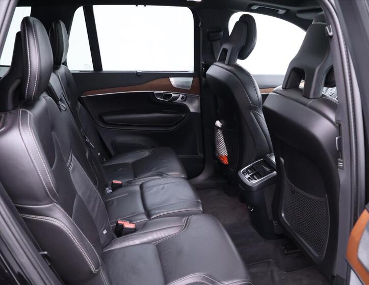 Volvo XC90 16
