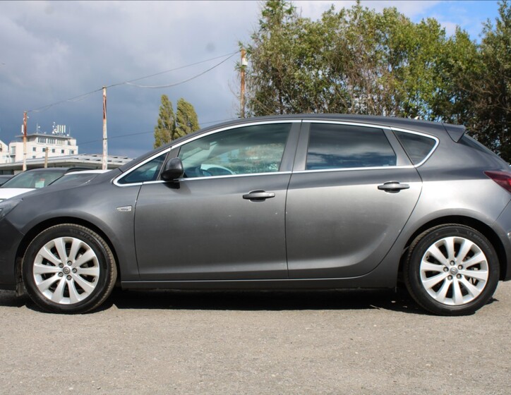 Opel Astra 8