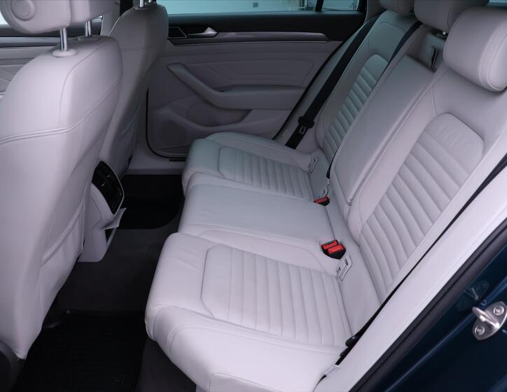 Volkswagen Passat 16