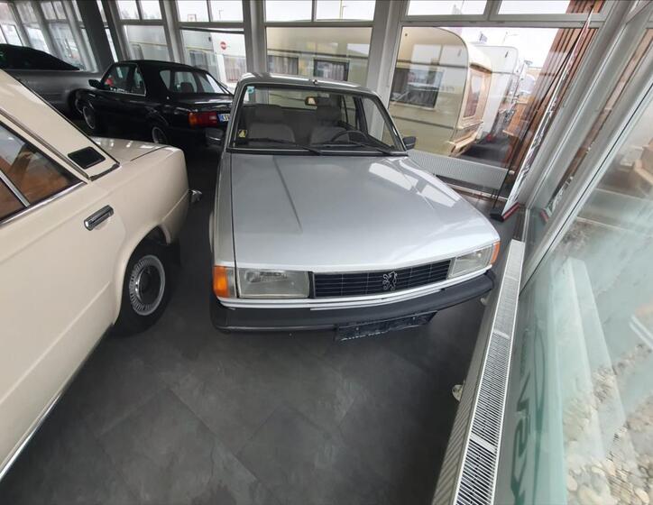 Peugeot 305 8