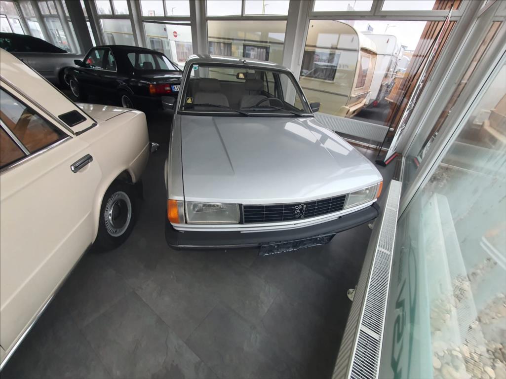 Peugeot 305