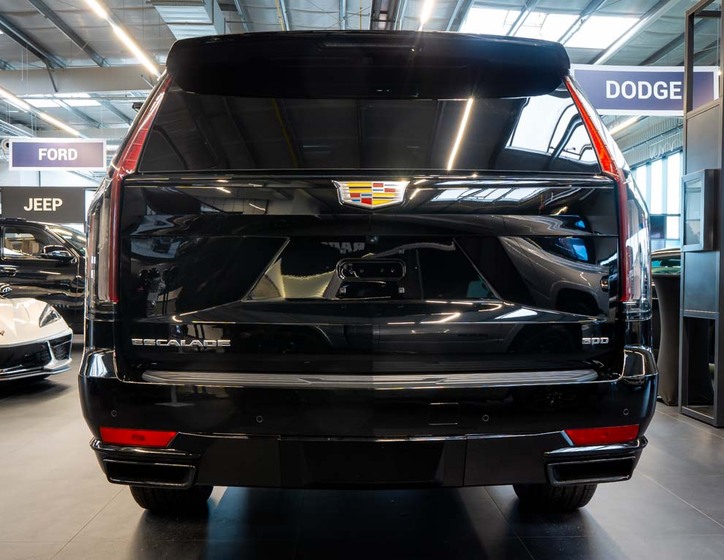 Cadillac Escalade 4