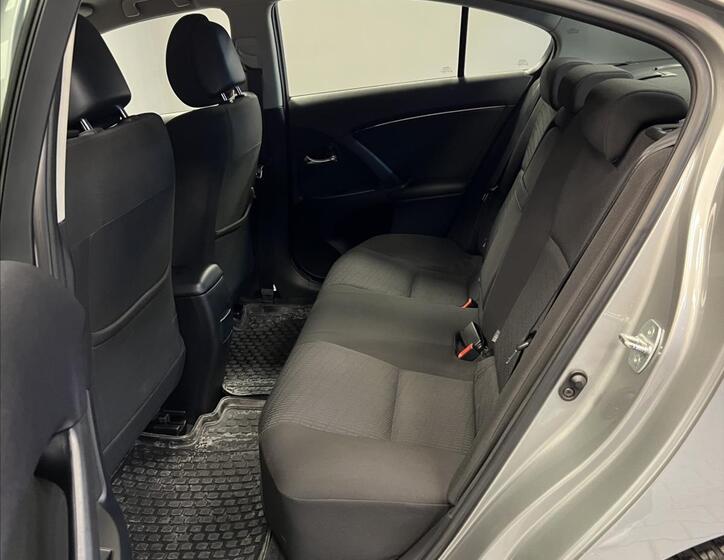 Toyota Avensis 9