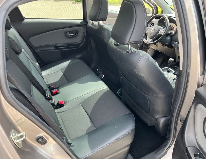 Toyota Yaris 16