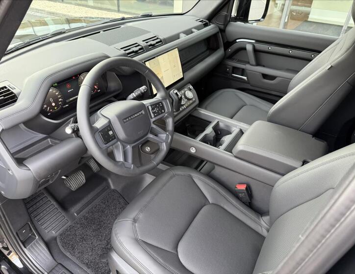 Land Rover Defender 11