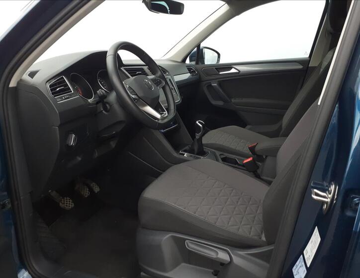 Volkswagen Tiguan 8