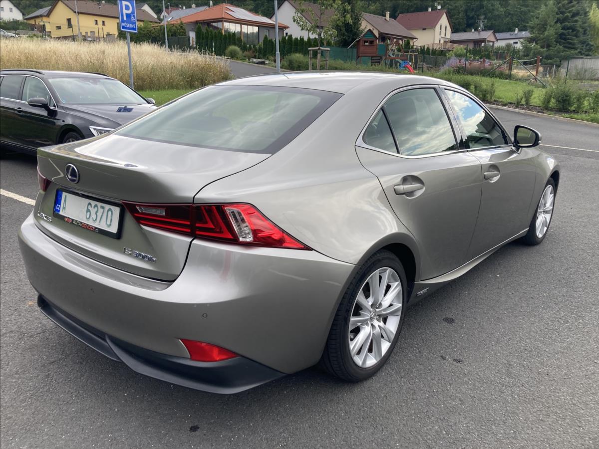 Lexus IS 300h