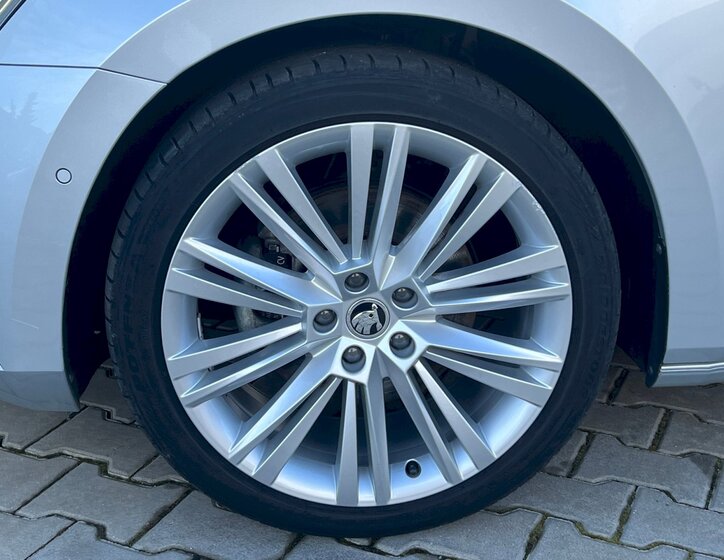 Škoda Superb 11