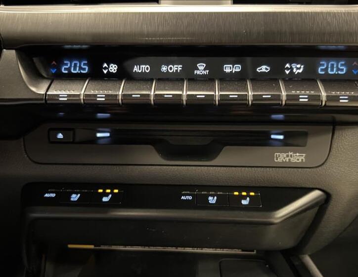 Lexus UX 250h 17