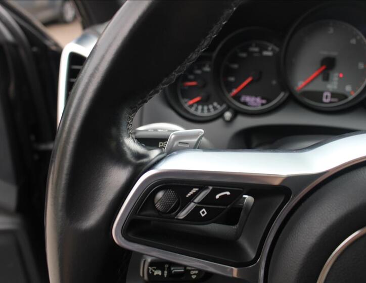 Porsche Cayenne 30