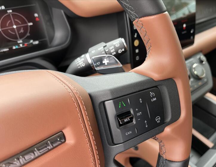 Land Rover Defender 20