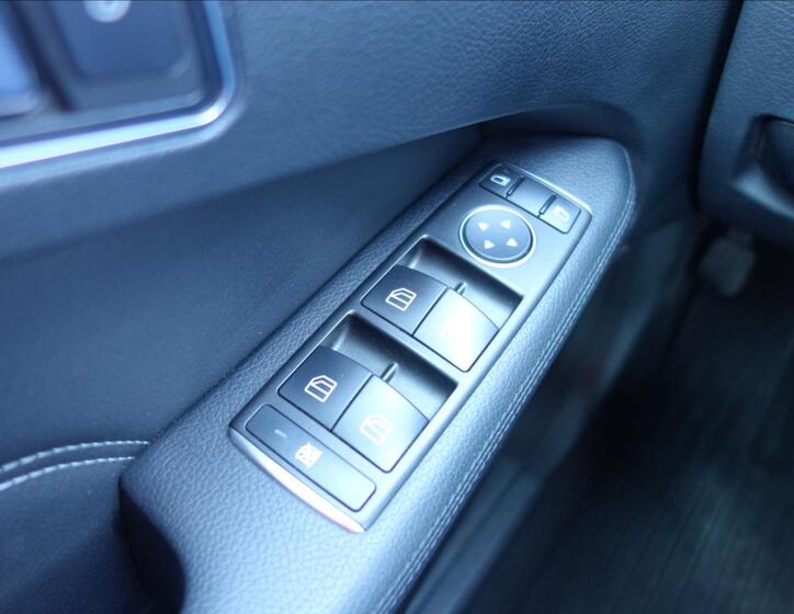 Mercedes-Benz Třídy E 32