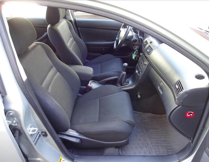 Toyota Avensis 27