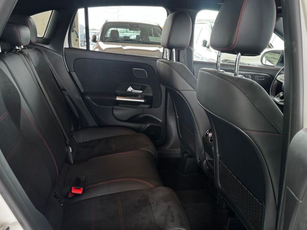 Mercedes-Benz GLA 12