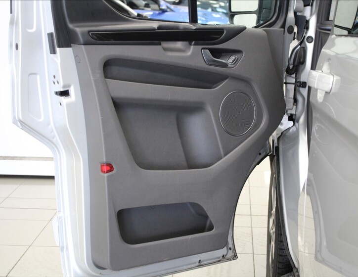 Ford Tourneo Custom 19