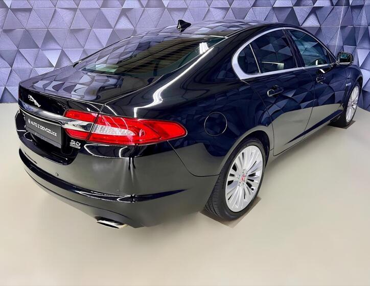 Jaguar XF 7