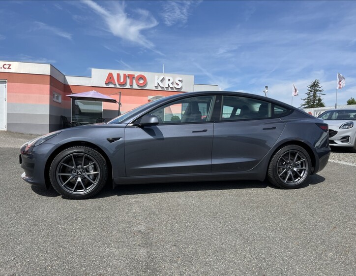 Tesla Model 3 9