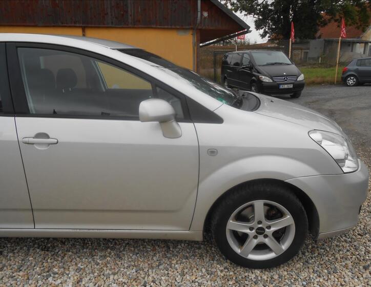 Toyota Corolla Verso 4