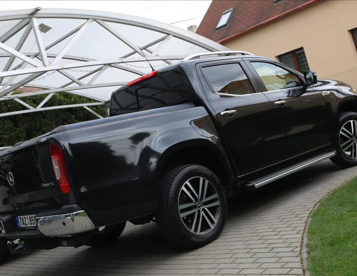 Mercedes-Benz Třídy X 9