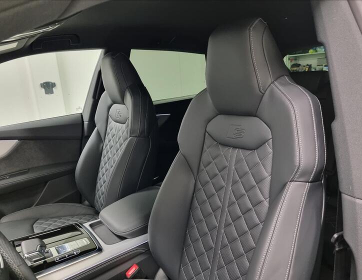 Audi SQ8 10