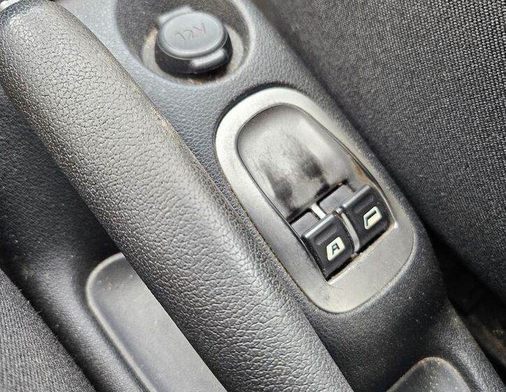 Peugeot 206 11