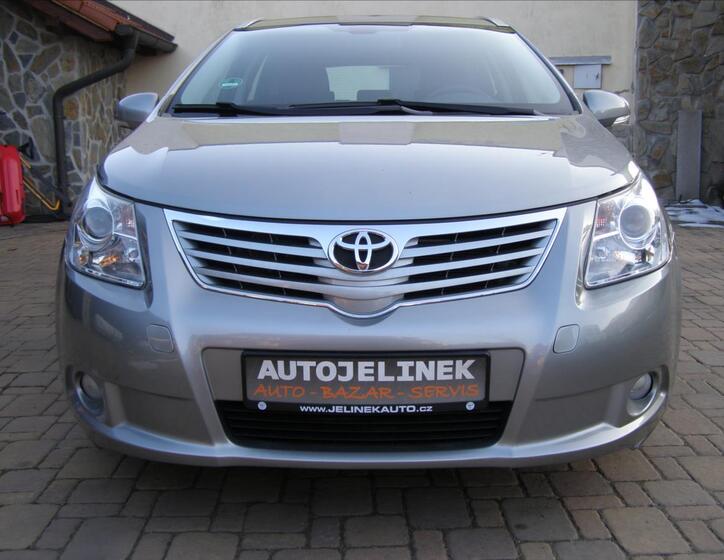 Toyota Avensis 8