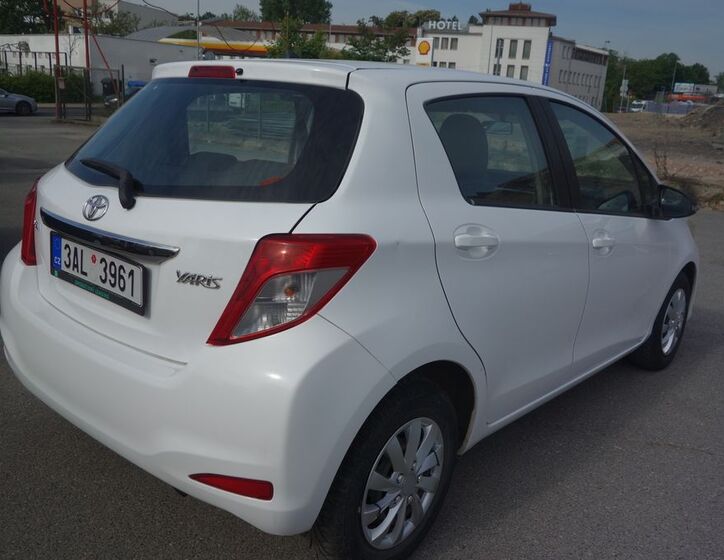 Toyota Yaris 8