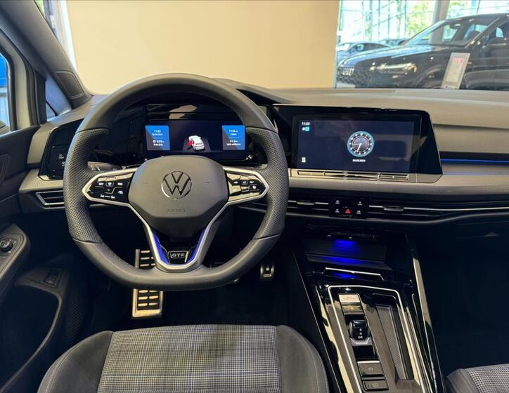 Volkswagen Golf 11