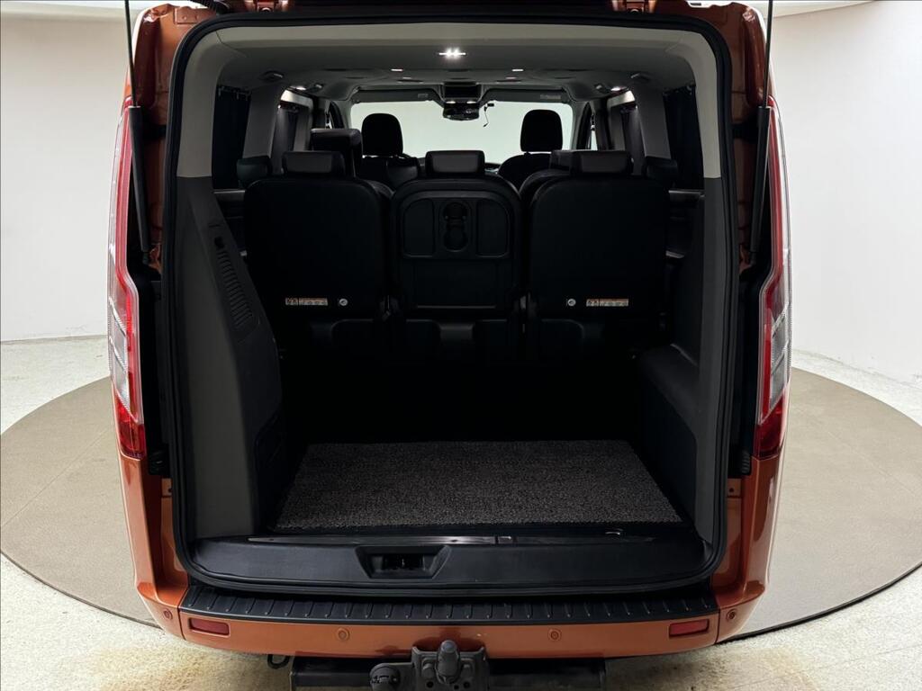 Ford Tourneo Custom 33