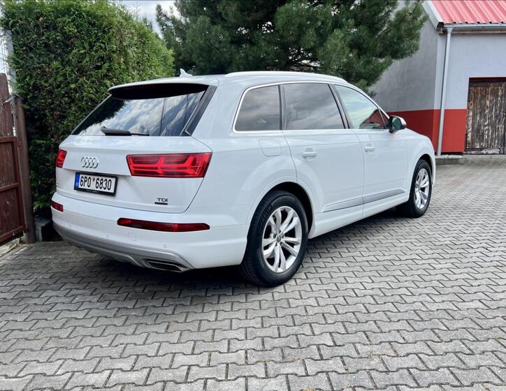 Audi Q7 6