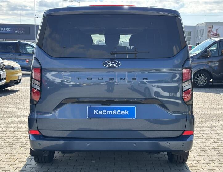Ford Tourneo Custom 4