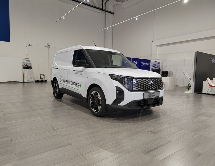Ford Transit Courier 11