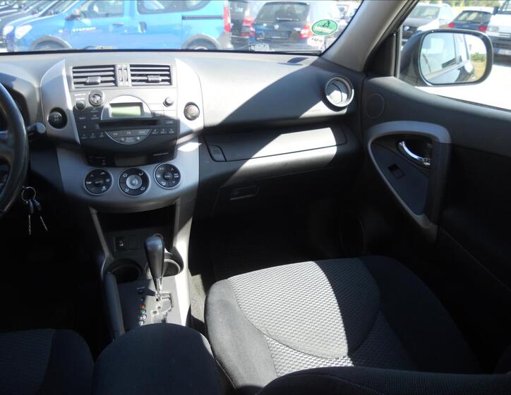 Toyota RAV4 14